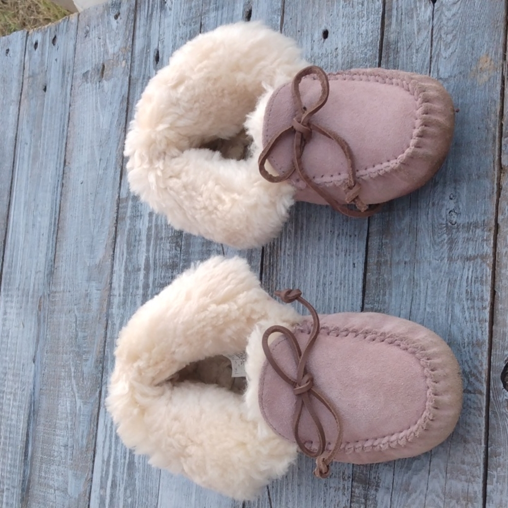 UGG Slippers - Picture 3 of 13